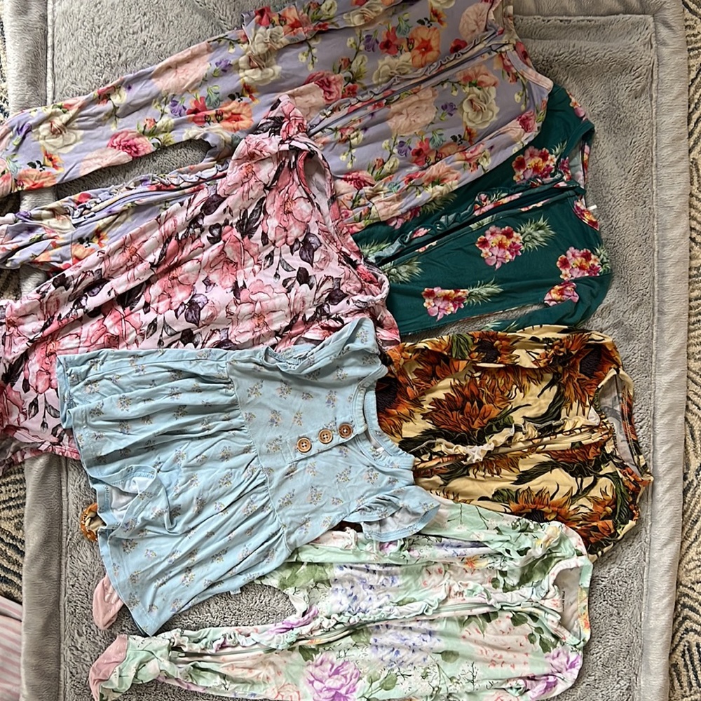 Posh peanut bundle, 4 zip pajamas, 1 onsie, 1 shirt